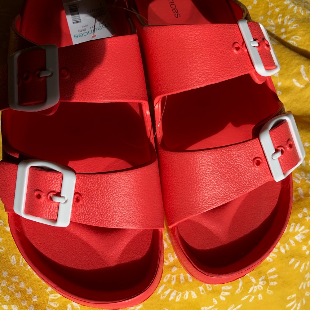 NWT Red Strapped Sandals - Picture 4 of 6